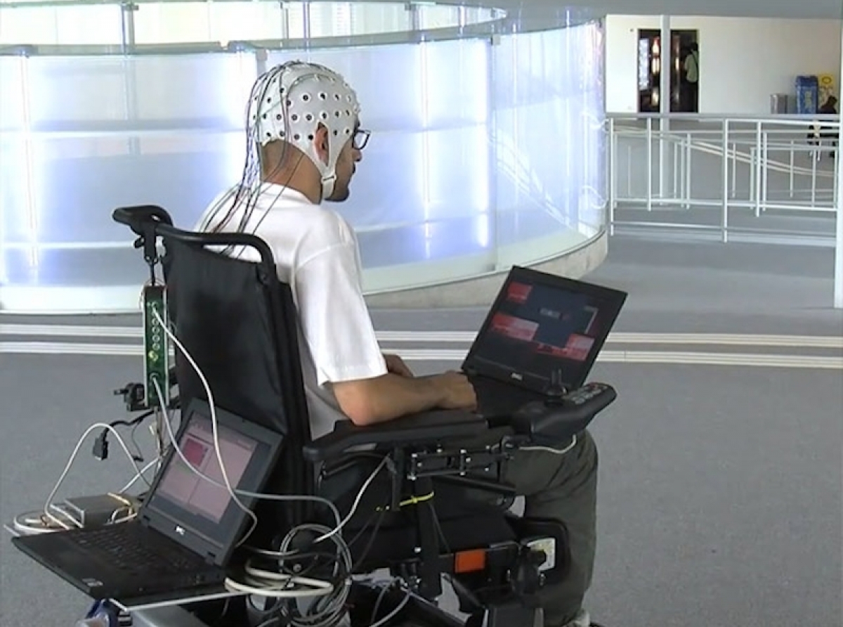 Silla de ruedas con interfaz cerebro-computadora