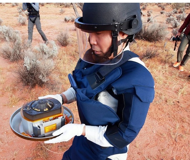 La cápsula que contiene la muestra obtenida por Hayabusa 2